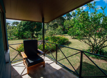 "Relájate en la Terraza de Tu Cabaña con Vistas Panorámicas a la Naturaleza"